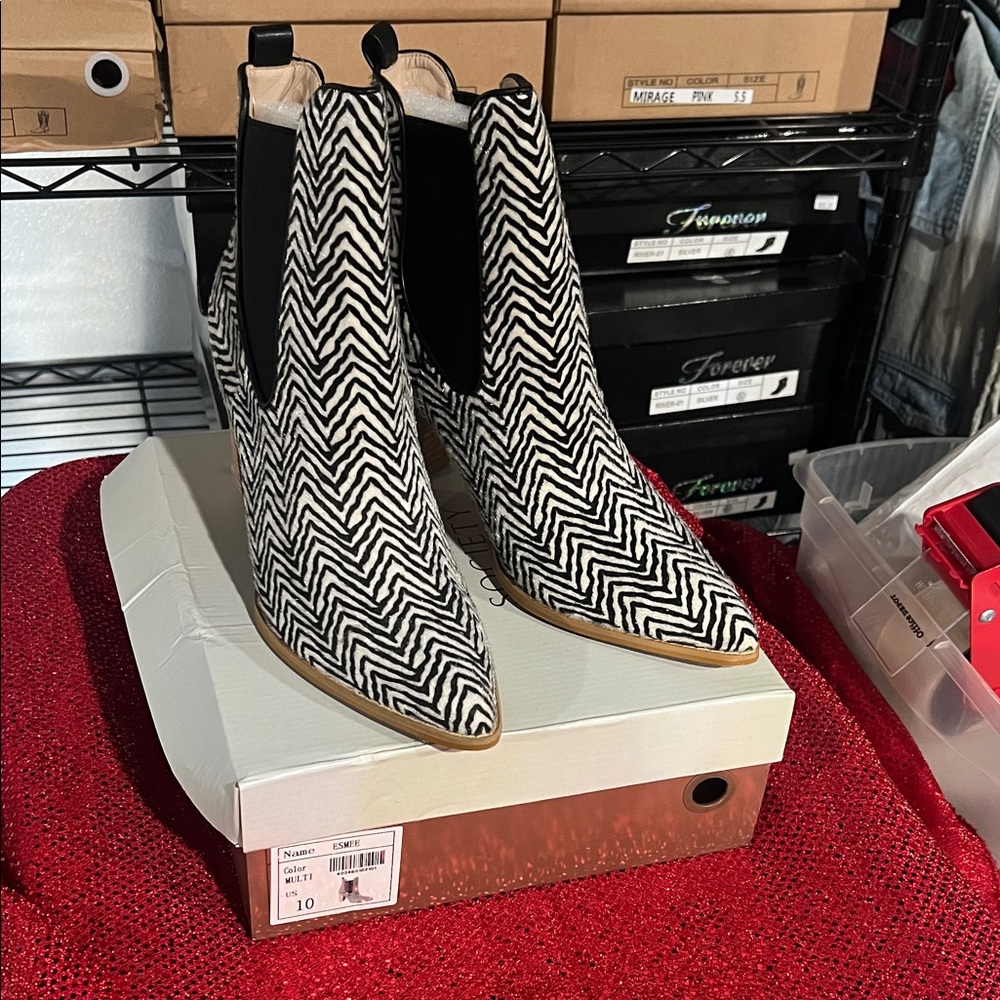 Chic Black and White Chevron Ankle Boots
